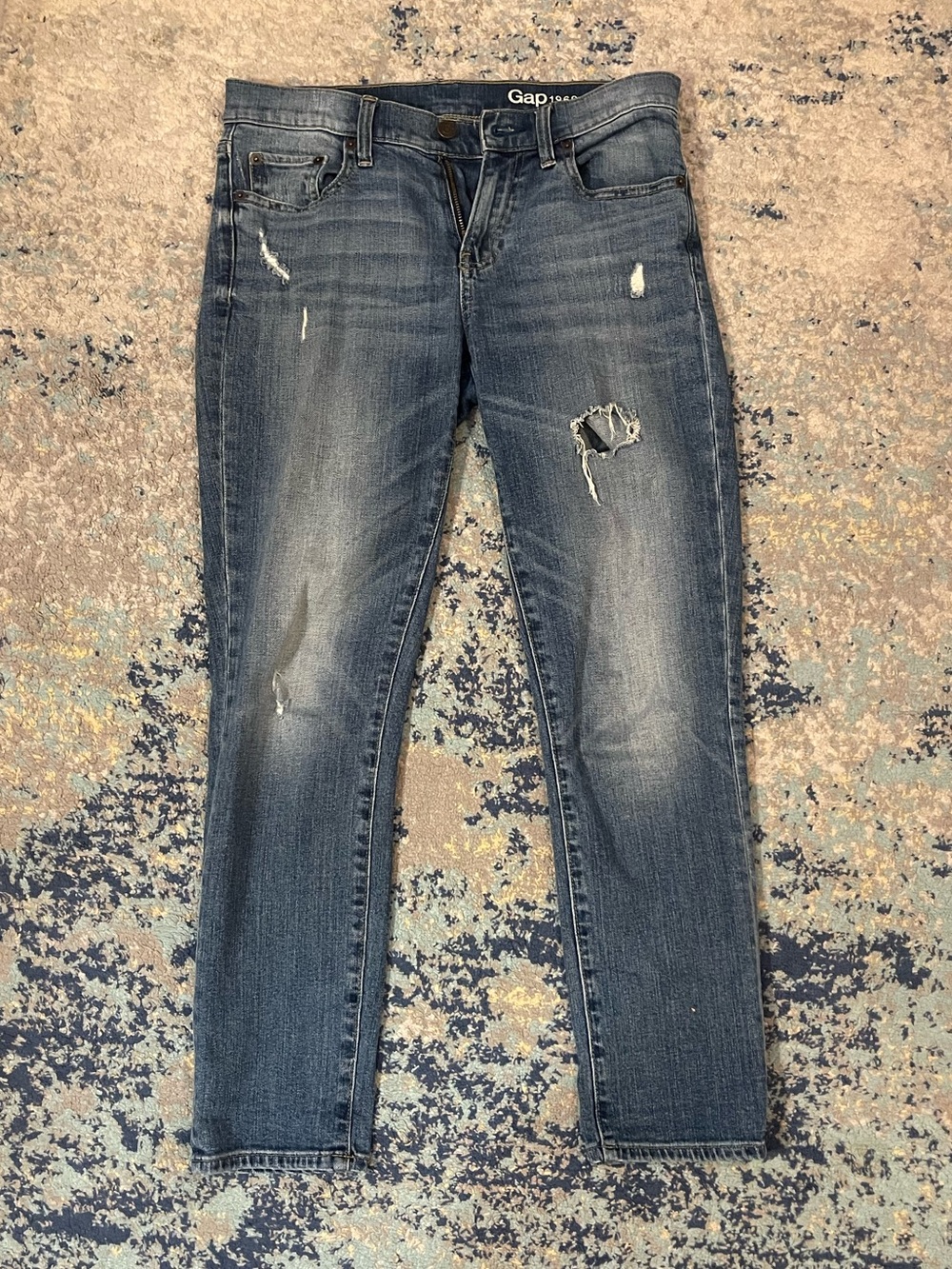 GAP Distressed Girlfriend Jeans 26r